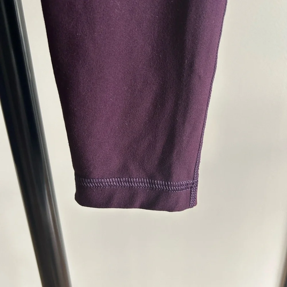 Old Navy elevate built in sculpt purple leggings - Picture 3 of 8
